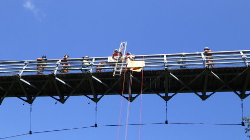 吊り橋からの転落想定訓練　救出システム